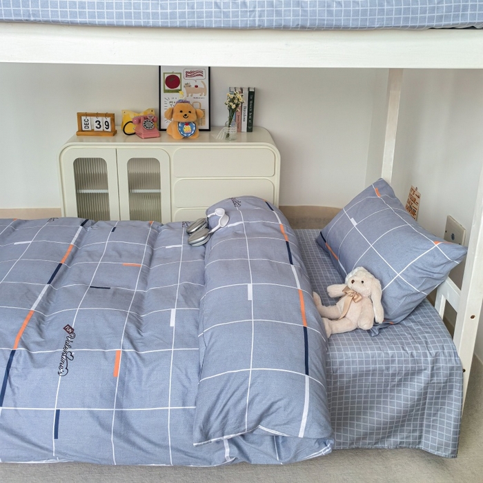 91家纺网 家纺一手货源 找家纺 锦彩家居 2025新款正宗13372全棉学生三件套全棉印花学生宿舍上下铺三件套（量大可定制价格可谈）提供买家秀 简约灰格