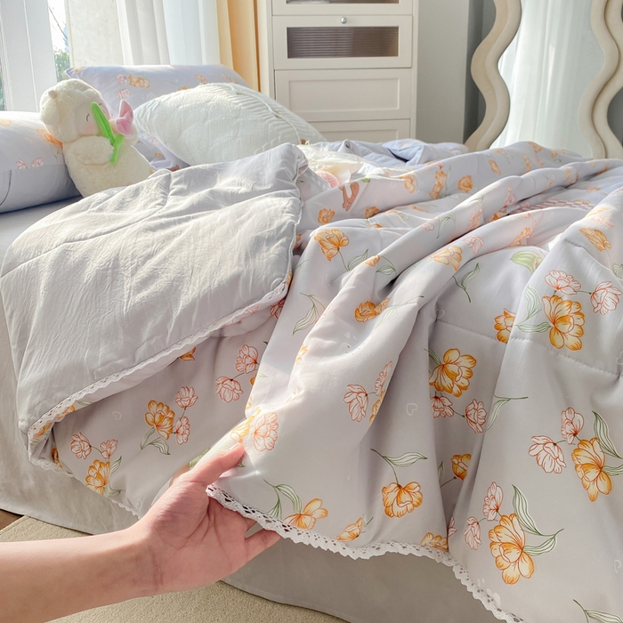 91家纺网 家纺一手货源 找家纺 穆琪 2025新款小花边夏凉被印花夏被小清新夏凉被 花开半夏