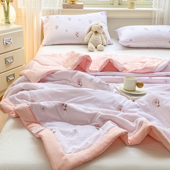 91家纺网 家纺一手货源 找家纺 穆琪 2025年新款手包边小清新夏凉被水洗棉夏凉被印花夏被 浮花