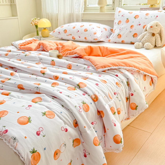 91家纺网 家纺一手货源 找家纺 穆琪 2025新款小花边夏凉被印花夏被小清新夏凉被 甜蜜邂逅-小花边