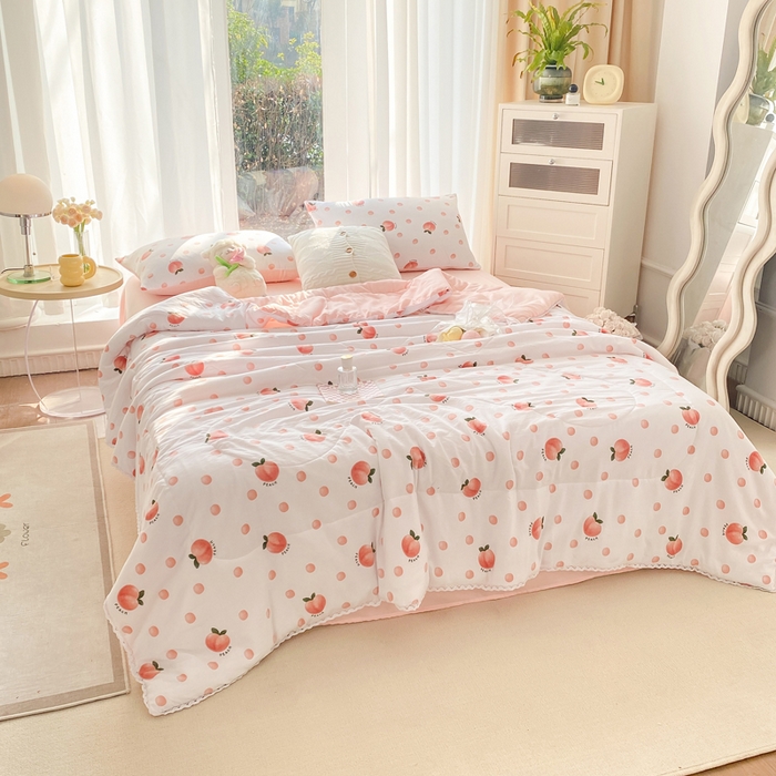 91家纺网 家纺一手货源 找家纺 穆琪 2025新款小花边夏凉被印花夏被小清新夏凉被 氧气桃桃