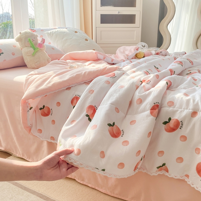 91家纺网 家纺一手货源 找家纺 穆琪 2025新款小花边夏凉被印花夏被小清新夏凉被 氧气桃桃