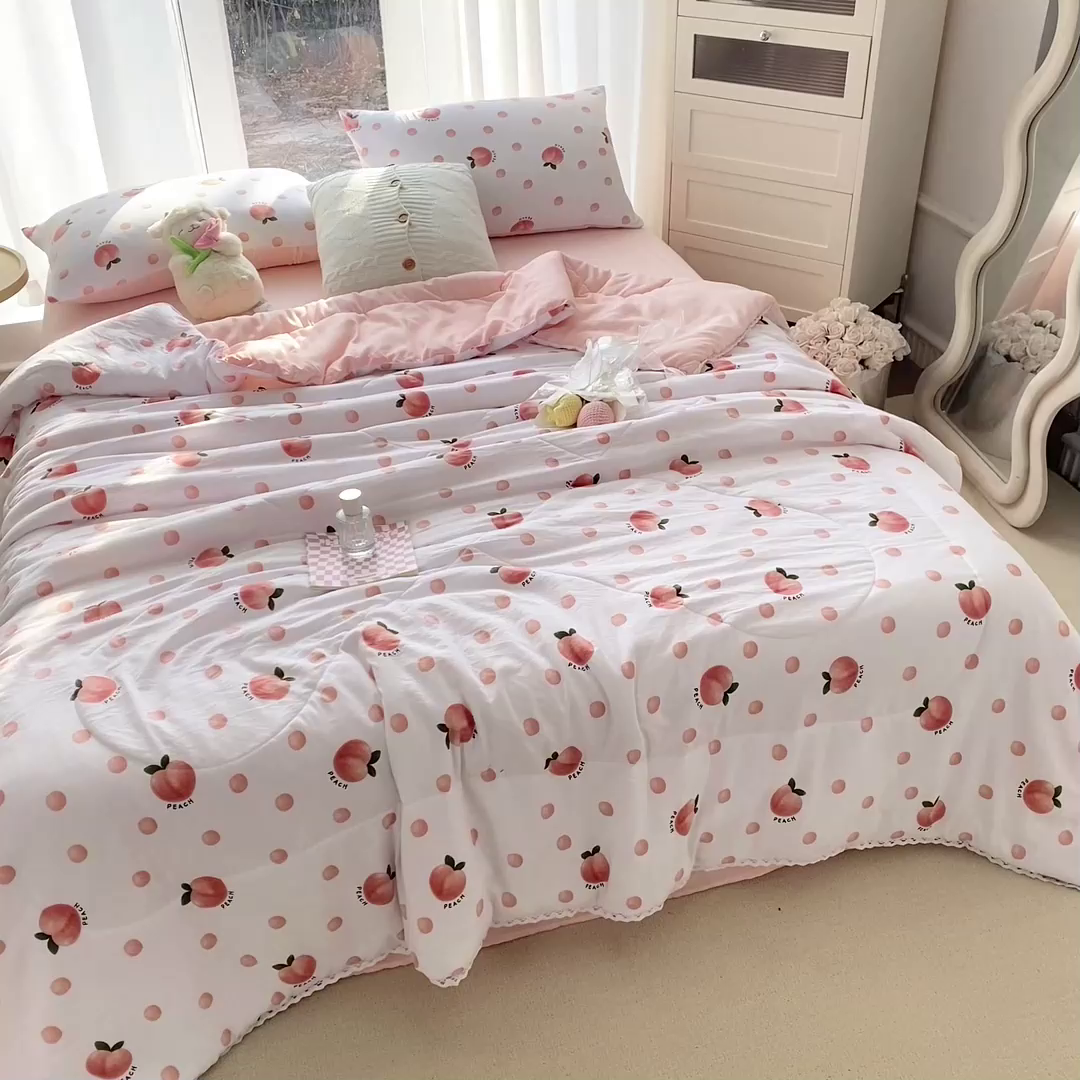 91家纺网 家纺一手货源 找家纺 穆琪 2025新款小花边夏凉被印花夏被小清新夏凉被 氧气桃桃