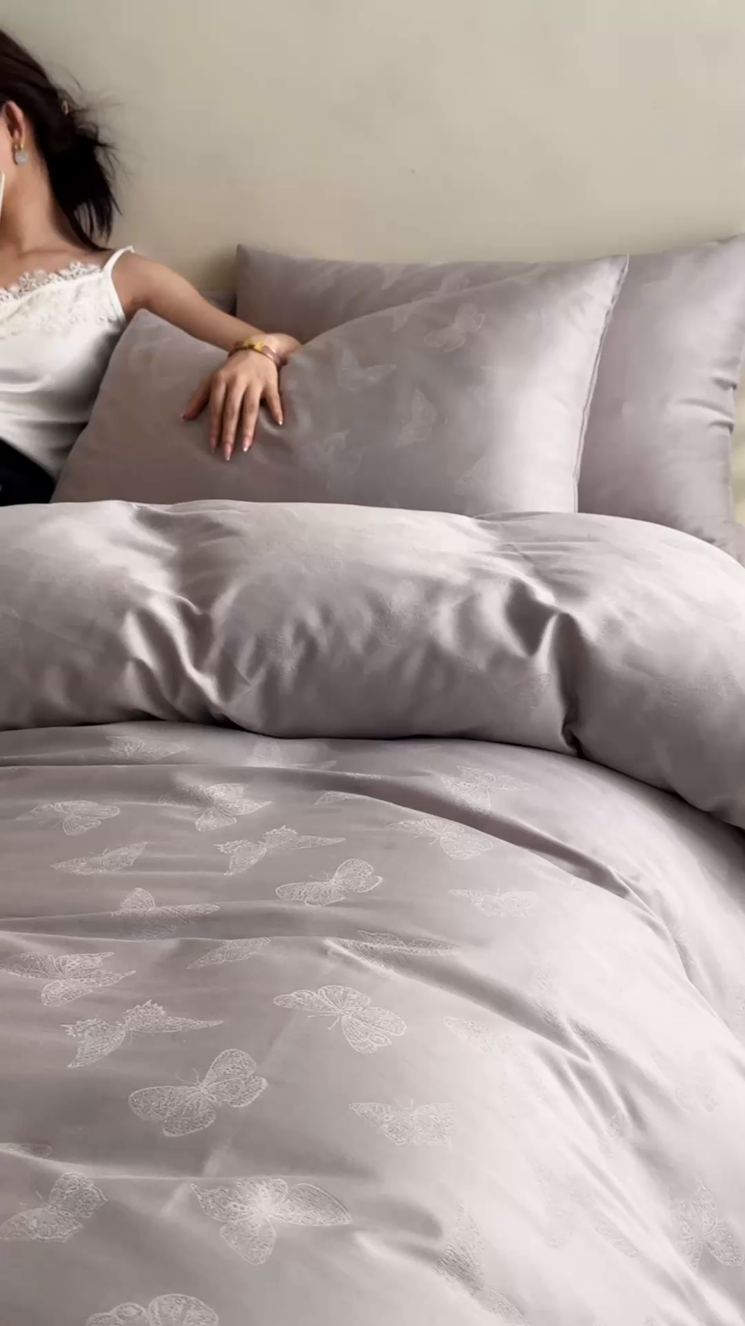 91家纺网 家纺一手货源 找家纺 亿梵家居 2025新款高端A类长绒棉四件套全棉提花轻奢全棉四件套 梦蝶-轻奢灰