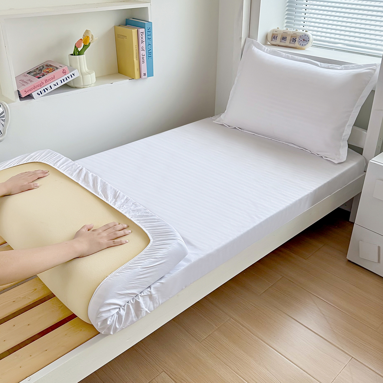 91家纺网 家纺一手货源 找家纺 茗婷家纺 2025供外贸跨境纯色床单笠学生三件套上下铺三件套军训宿舍医院养老院 白色缎条