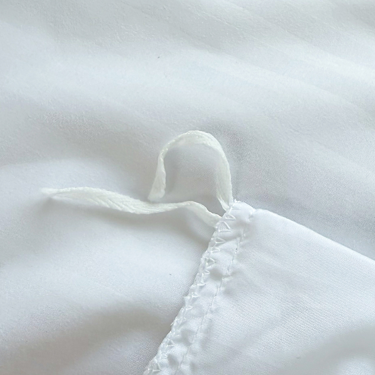 91家纺网 家纺一手货源 找家纺 茗婷家纺 2025供外贸跨境纯色床单笠学生三件套上下铺三件套军训宿舍医院养老院 白色缎条