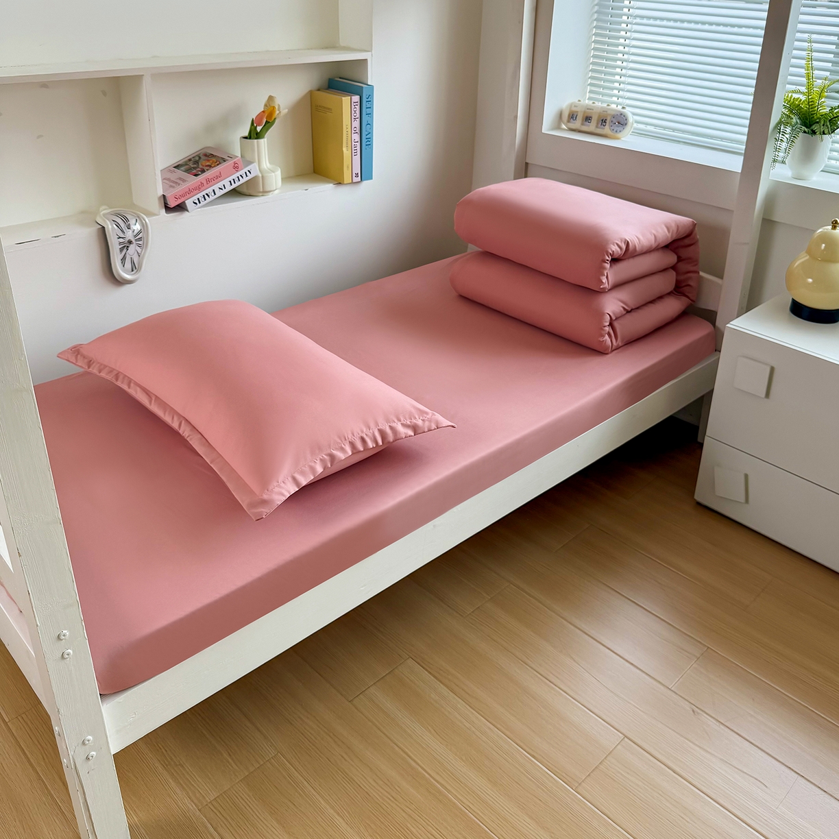 91家纺网 家纺一手货源 找家纺 茗婷家纺 2025供外贸跨境纯色床单笠学生三件套上下铺三件套军训宿舍医院养老院 豆沙