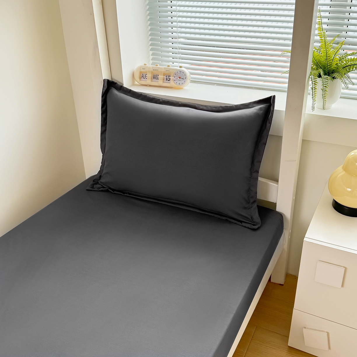 91家纺网 家纺一手货源 找家纺 茗婷家纺 2025供外贸跨境纯色床单笠学生三件套上下铺三件套军训宿舍医院养老院 高级灰