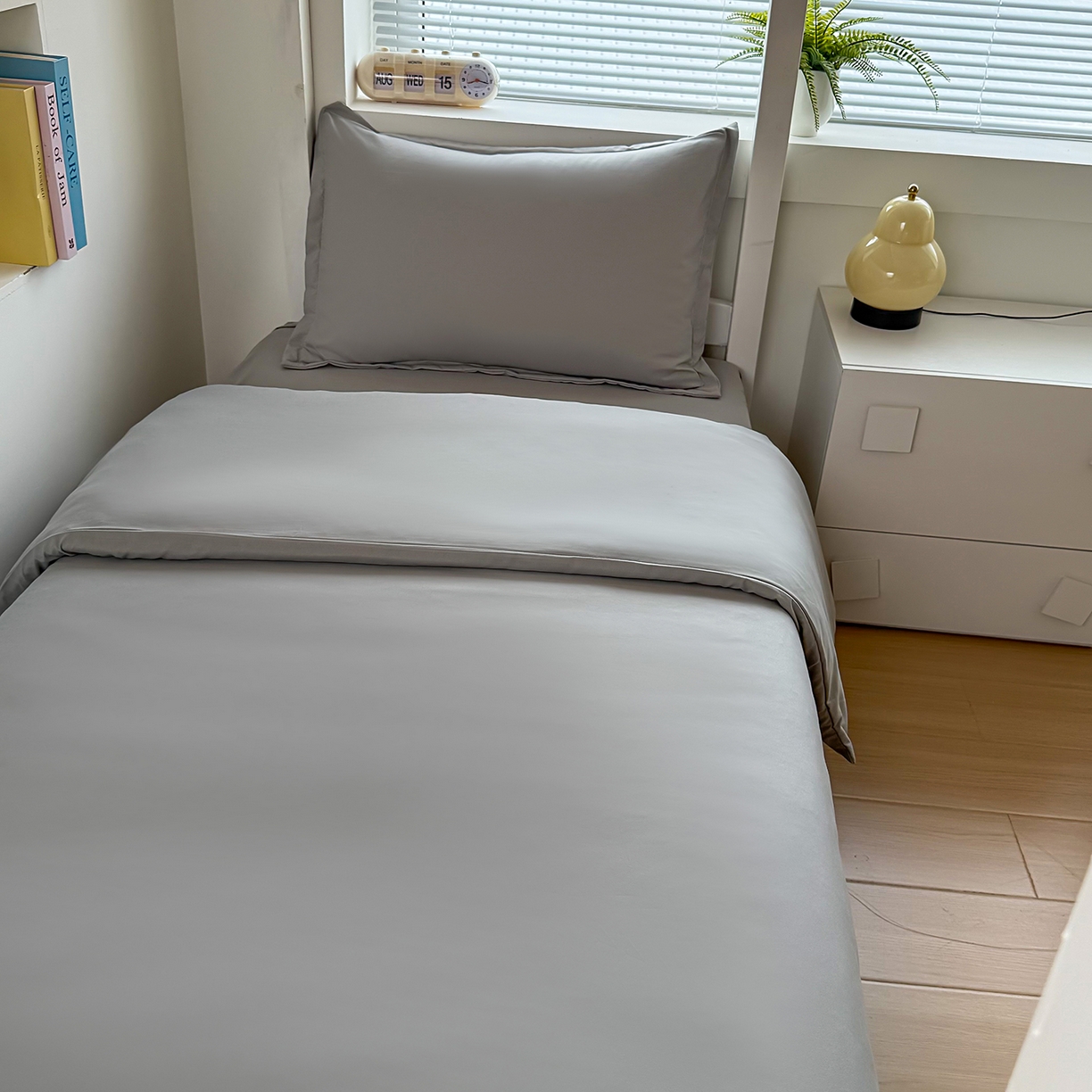 91家纺网 家纺一手货源 找家纺 茗婷家纺 2025供外贸跨境纯色床单笠学生三件套上下铺三件套军训宿舍医院养老院 浅灰