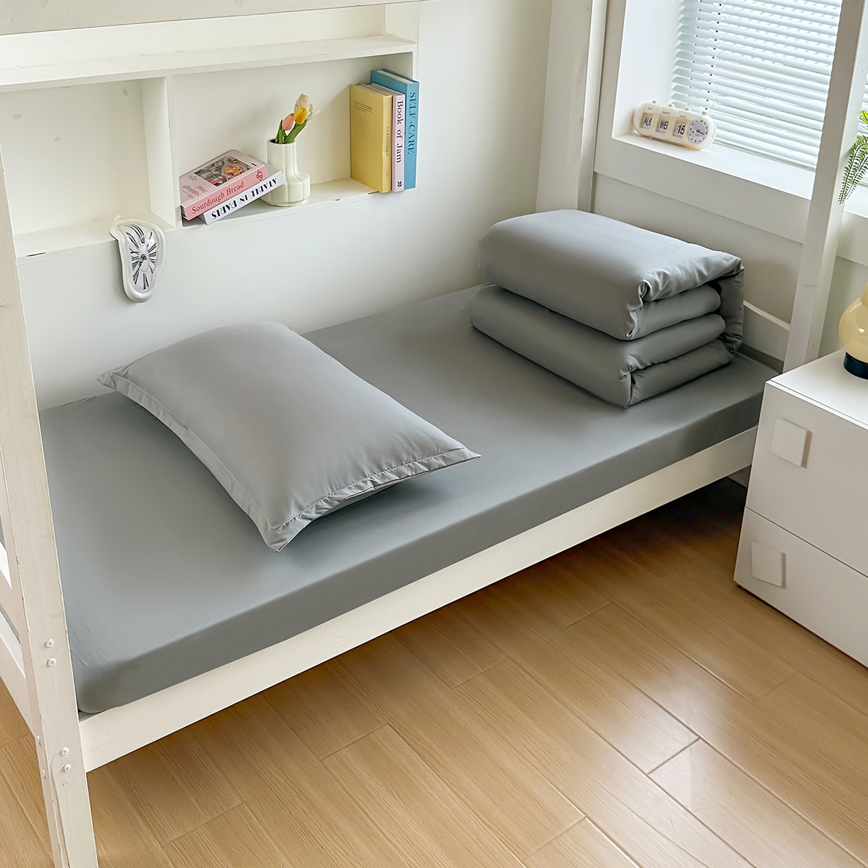 91家纺网 家纺一手货源 找家纺 茗婷家纺 2025供外贸跨境纯色床单笠学生三件套上下铺三件套军训宿舍医院养老院 浅灰