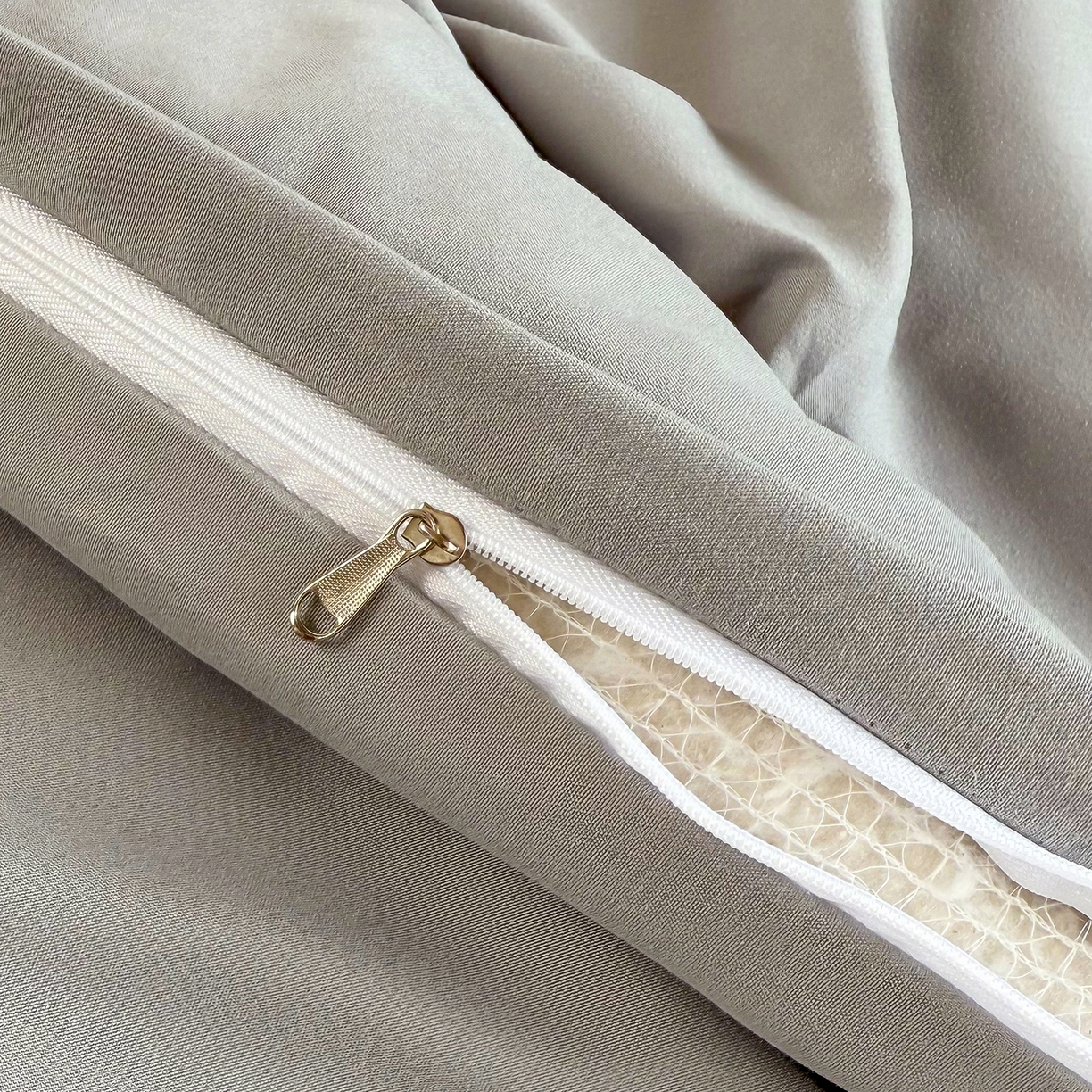 91家纺网 家纺一手货源 找家纺 茗婷家纺 2025供外贸跨境纯色床单笠学生三件套上下铺三件套军训宿舍医院养老院 浅灰