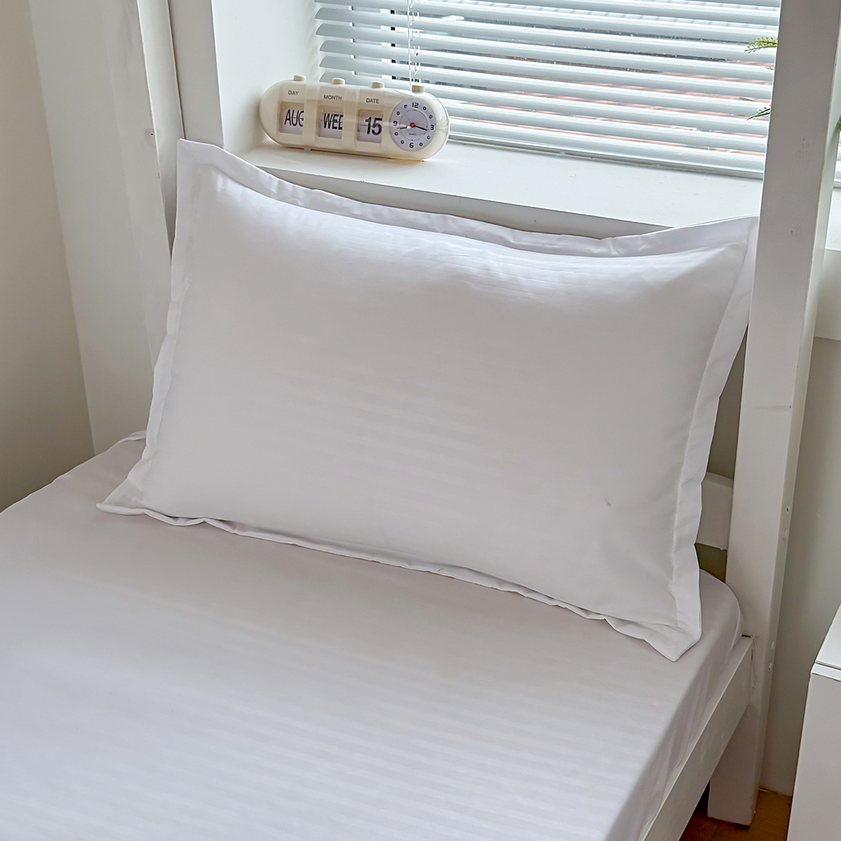 91家纺网 家纺一手货源 找家纺 茗婷家纺 2025新款供跨境外贸高克重纯色磨毛床笠宾馆养老院床笠多规格 白色缎条