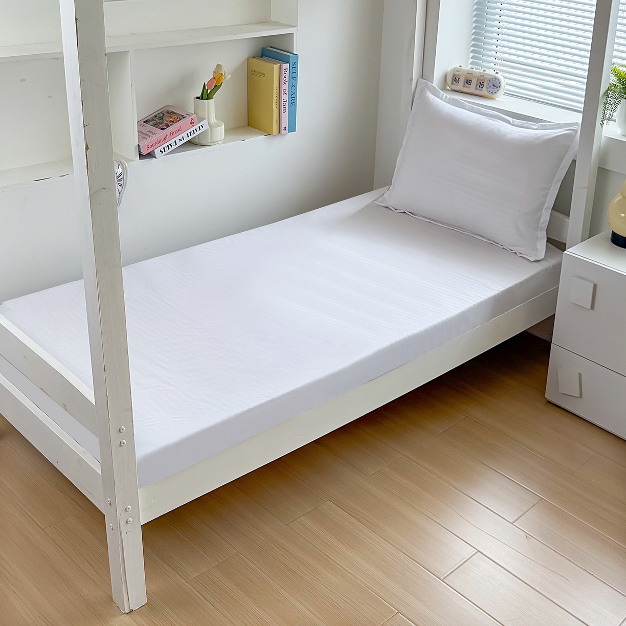 91家纺网 家纺一手货源 找家纺 茗婷家纺 2025新款供跨境外贸高克重纯色磨毛床笠宾馆养老院床笠多规格 白色缎条