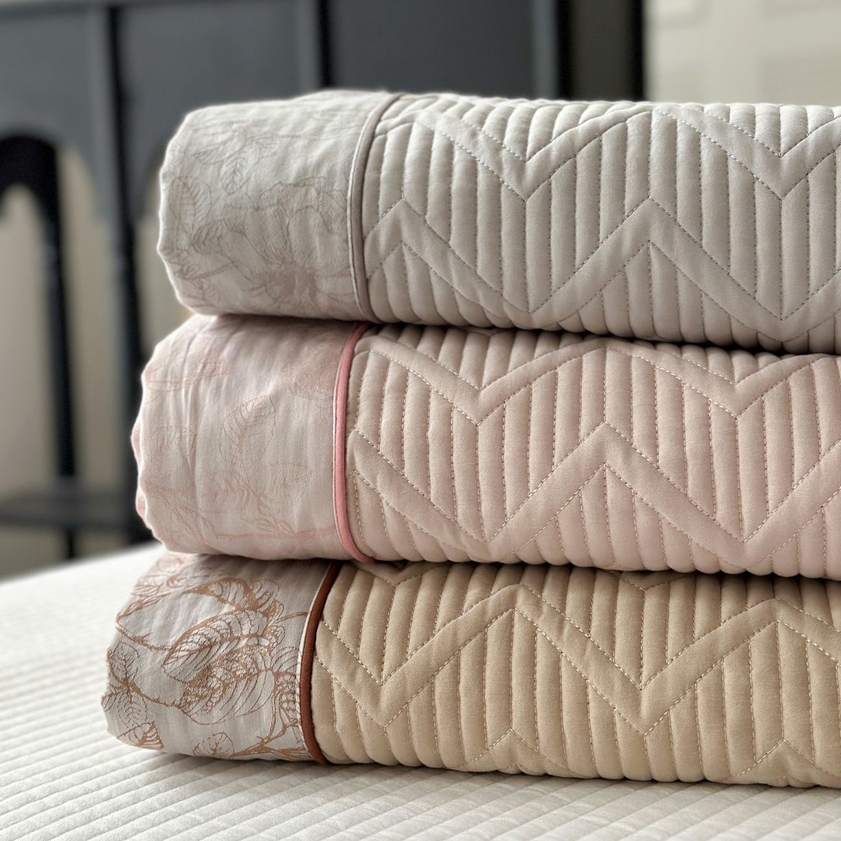 91家纺网 家纺一手货源 找家纺 琳可家居 2025春夏新款天丝棉系列床盖可搭配同款夏被（提供买家秀） 组合图仅供参考