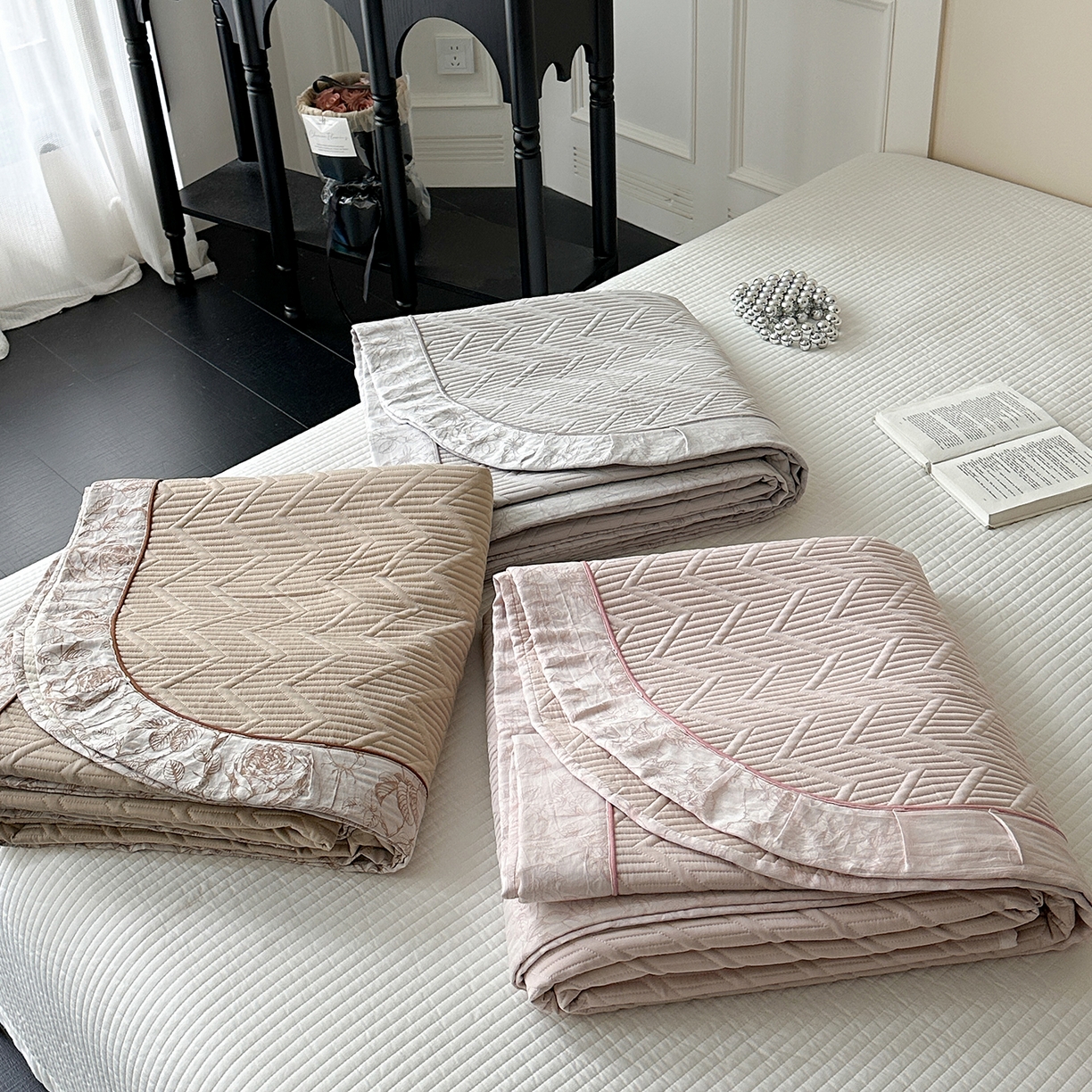 91家纺网 家纺一手货源 找家纺 琳可家居 2025春夏新款天丝棉系列床盖可搭配同款夏被（提供买家秀） 组合图仅供参考