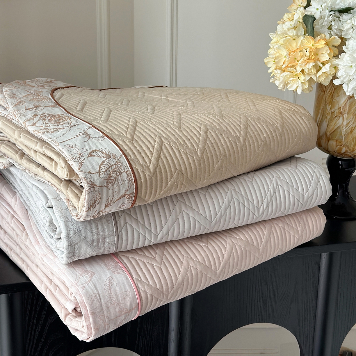 91家纺网 家纺一手货源 找家纺 琳可家居 2025春夏新款天丝棉系列床盖可搭配同款夏被（提供买家秀） 组合图仅供参考