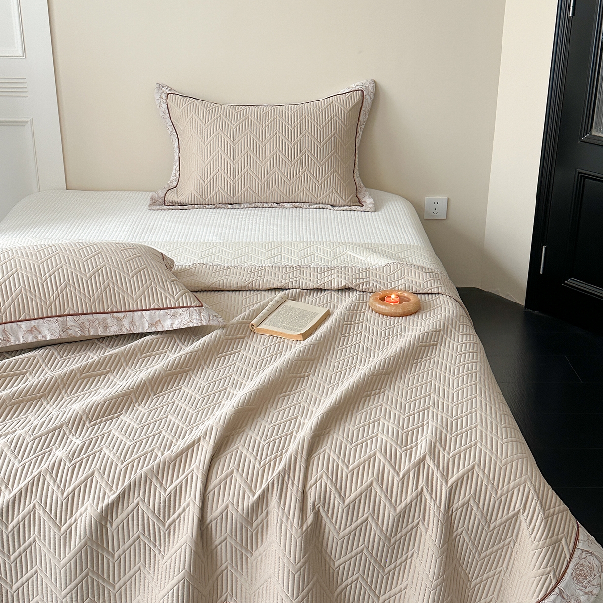 91家纺网 家纺一手货源 找家纺 琳可家居 2025春夏新款天丝棉系列床盖可搭配同款夏被（提供买家秀） 香槟咖