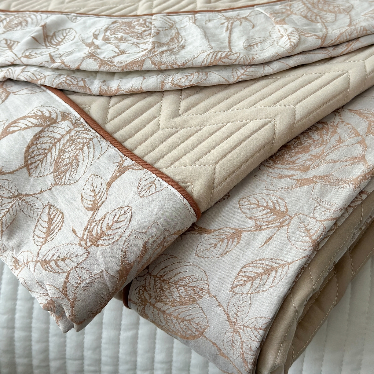 91家纺网 家纺一手货源 找家纺 琳可家居 2025春夏新款天丝棉系列床盖可搭配同款夏被（提供买家秀） 香槟咖