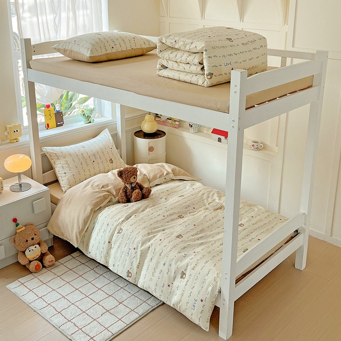 91家纺网 家纺一手货源 找家纺 三兄弟 2025新款全棉印花学生三件套床单床笠四件套被套 红星小熊