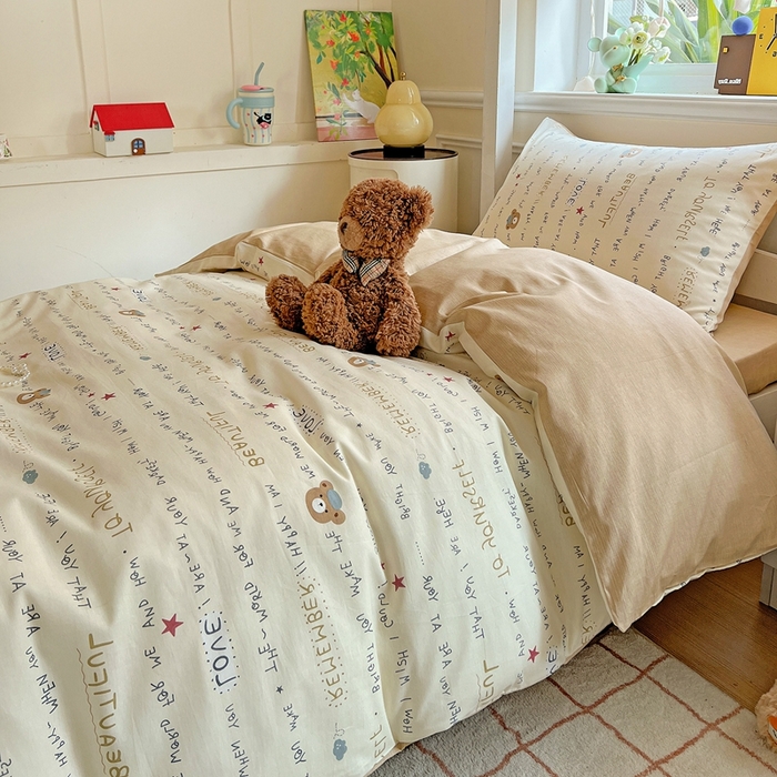 91家纺网 家纺一手货源 找家纺 三兄弟 2025新款全棉印花学生三件套床单床笠四件套被套 红星小熊