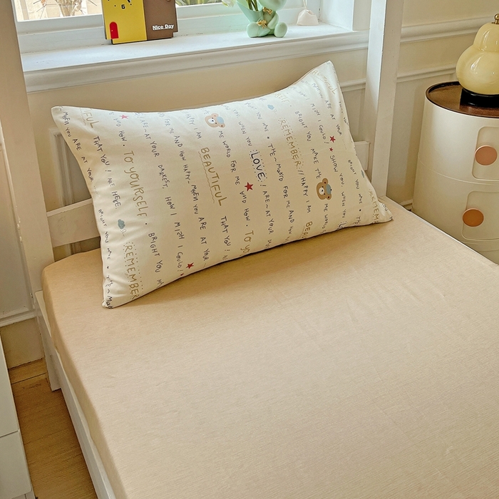 91家纺网 家纺一手货源 找家纺 三兄弟 2025新款全棉印花学生三件套床单床笠四件套被套 红星小熊