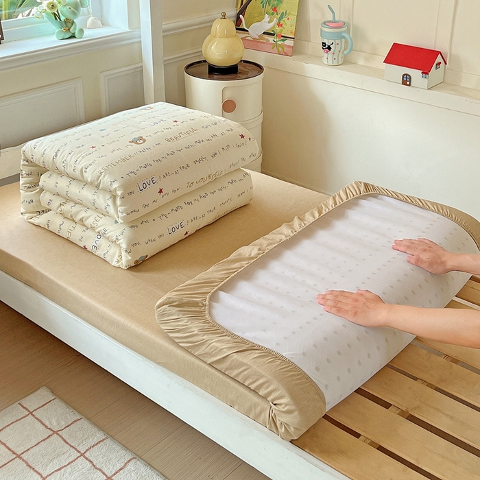 91家纺网 家纺一手货源 找家纺 三兄弟 2025新款全棉印花学生三件套床单床笠四件套被套 红星小熊