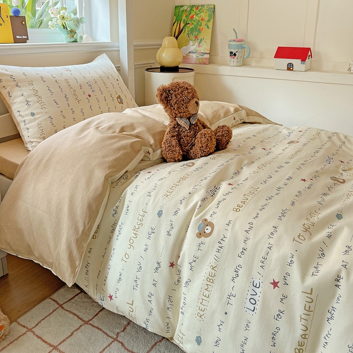 91家纺网 家纺一手货源 找家纺 三兄弟 2025新款全棉印花学生三件套床单床笠四件套被套 红星小熊