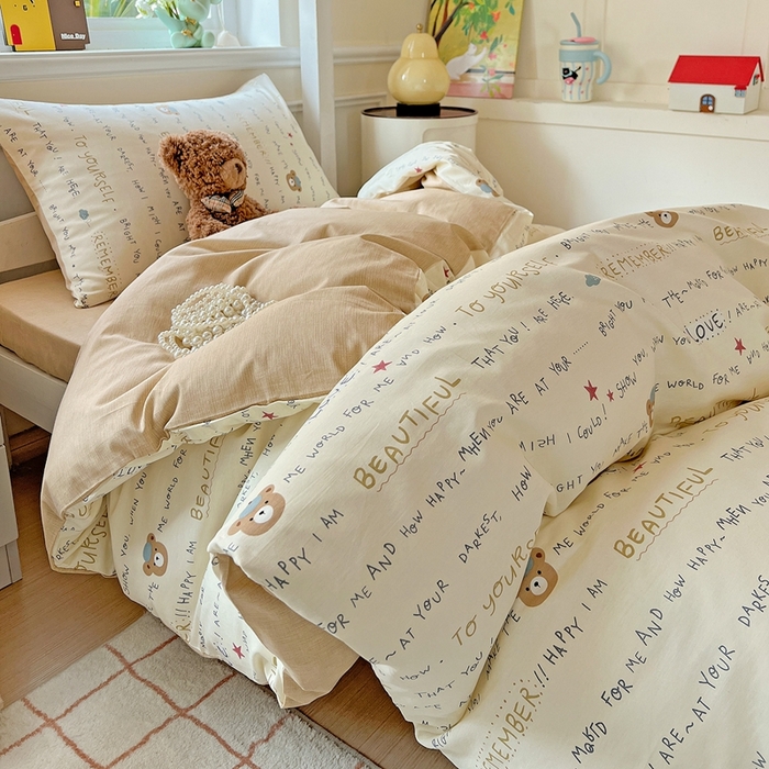 91家纺网 家纺一手货源 找家纺 三兄弟 2025新款全棉印花学生三件套床单床笠四件套被套 红星小熊