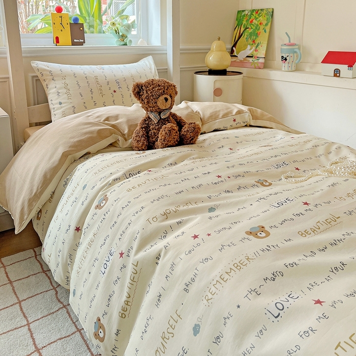 91家纺网 家纺一手货源 找家纺 三兄弟 2025新款全棉印花学生三件套床单床笠四件套被套 红星小熊