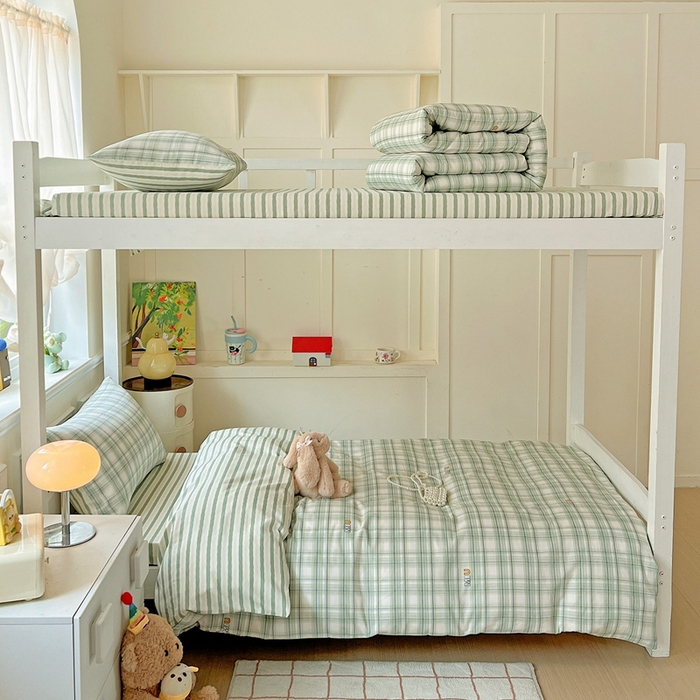 91家纺网 家纺一手货源 找家纺 三兄弟 2025新款全棉印花学生三件套床单床笠四件套被套 光辉岁月 绿