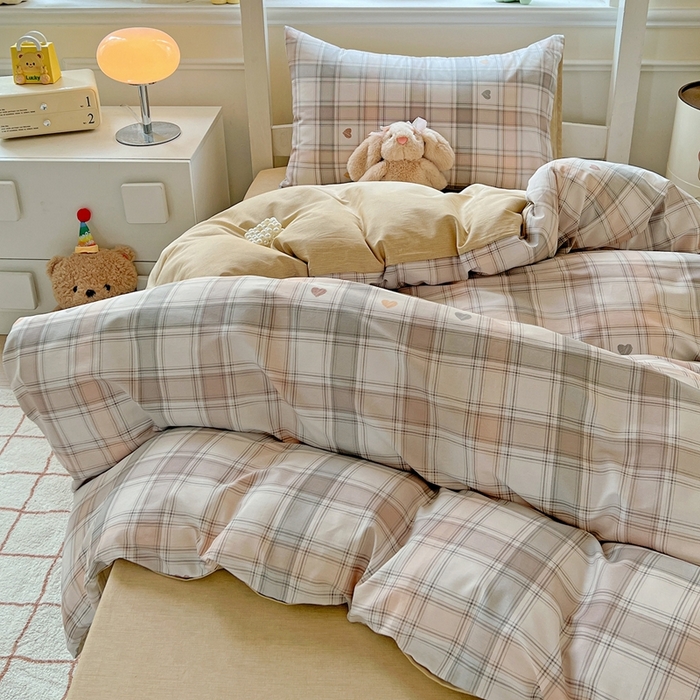 91家纺网 家纺一手货源 找家纺 三兄弟 2025新款全棉印花学生三件套床单床笠四件套被套 拿铁米