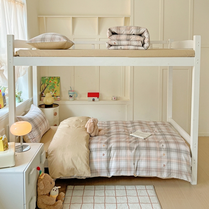 91家纺网 家纺一手货源 找家纺 三兄弟 2025新款全棉印花学生三件套床单床笠四件套被套 拿铁米