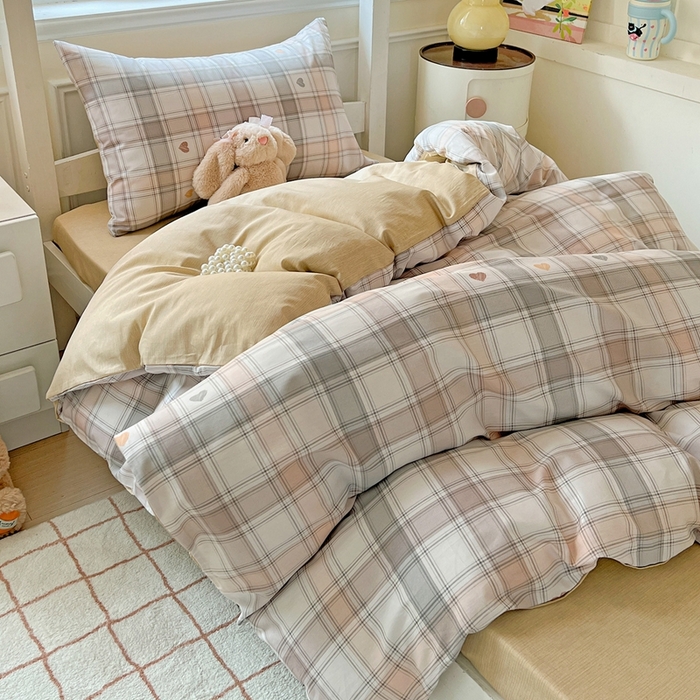 91家纺网 家纺一手货源 找家纺 三兄弟 2025新款全棉印花学生三件套床单床笠四件套被套 拿铁米