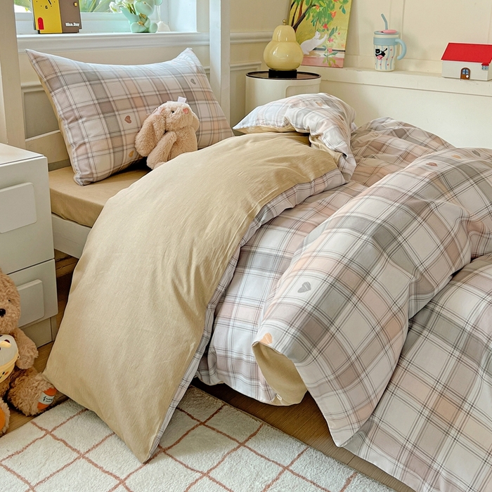 91家纺网 家纺一手货源 找家纺 三兄弟 2025新款全棉印花学生三件套床单床笠四件套被套 拿铁米