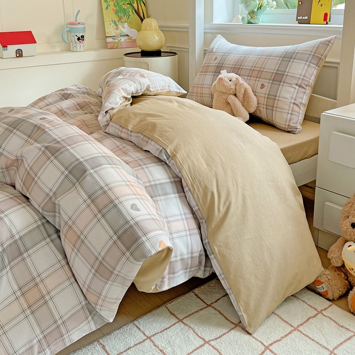 91家纺网 家纺一手货源 找家纺 三兄弟 2025新款全棉印花学生三件套床单床笠四件套被套 拿铁米