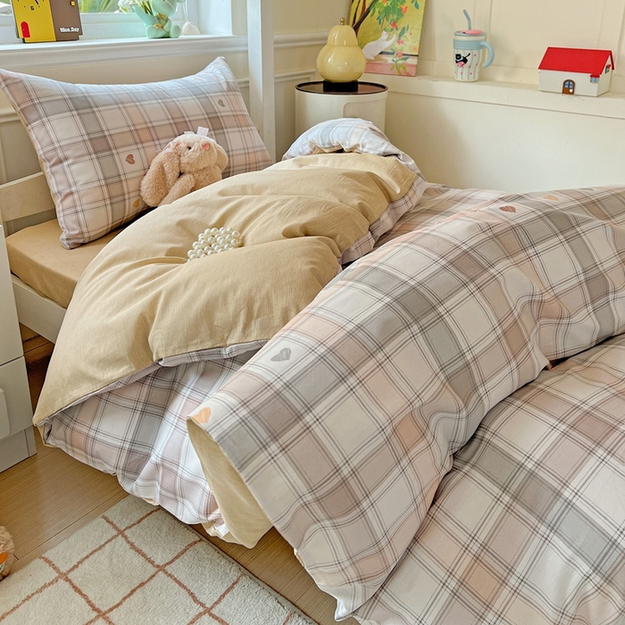 91家纺网 家纺一手货源 找家纺 三兄弟 2025新款全棉印花学生三件套床单床笠四件套被套 拿铁米