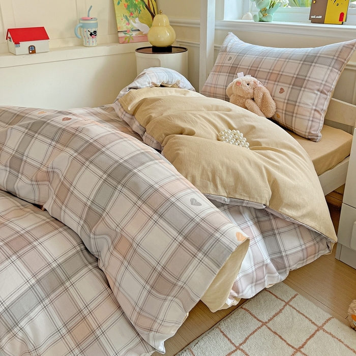 91家纺网 家纺一手货源 找家纺 三兄弟 2025新款全棉印花学生三件套床单床笠四件套被套 拿铁米