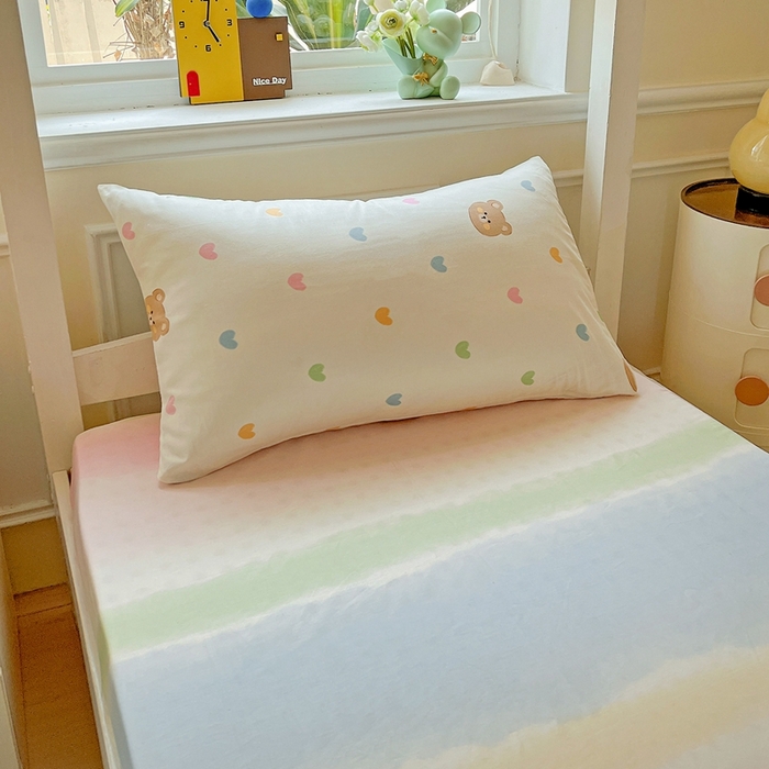 91家纺网 家纺一手货源 找家纺 三兄弟 2025新款全棉印花学生三件套床单床笠四件套被套 米洛熊