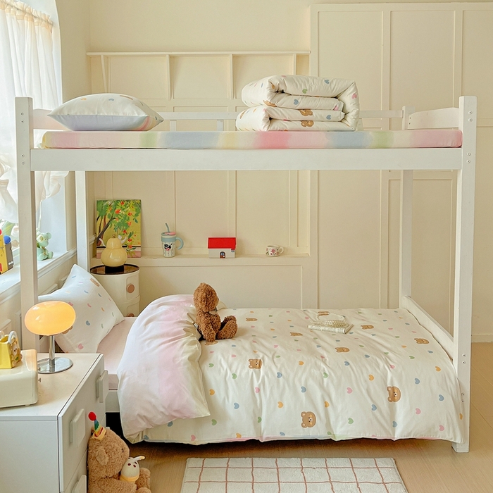 91家纺网 家纺一手货源 找家纺 三兄弟 2025新款全棉印花学生三件套床单床笠四件套被套 米洛熊