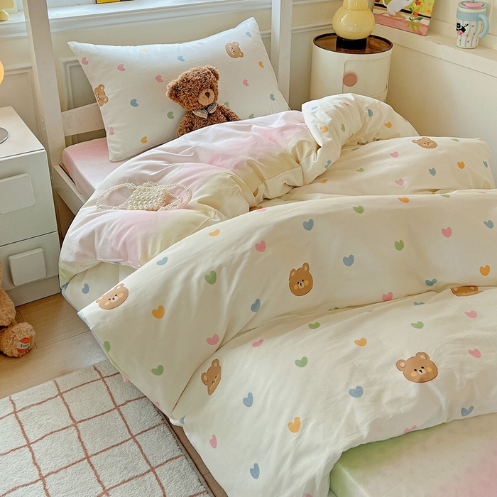 91家纺网 家纺一手货源 找家纺 三兄弟 2025新款全棉印花学生三件套床单床笠四件套被套 米洛熊