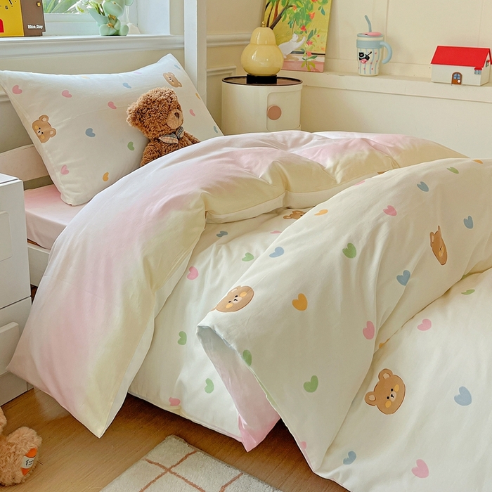 91家纺网 家纺一手货源 找家纺 三兄弟 2025新款全棉印花学生三件套床单床笠四件套被套 米洛熊