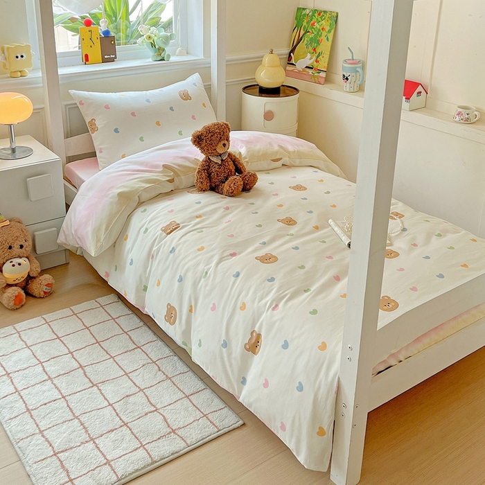 91家纺网 家纺一手货源 找家纺 三兄弟 2025新款全棉印花学生三件套床单床笠四件套被套 米洛熊