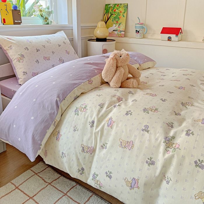 91家纺网 家纺一手货源 找家纺 三兄弟 2025新款全棉印花学生三件套床单床笠四件套被套 栖居小兔