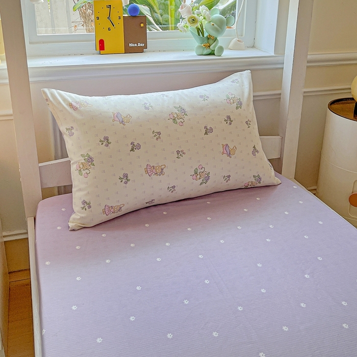 91家纺网 家纺一手货源 找家纺 三兄弟 2025新款全棉印花学生三件套床单床笠四件套被套 栖居小兔