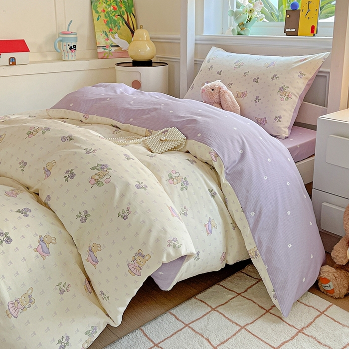 91家纺网 家纺一手货源 找家纺 三兄弟 2025新款全棉印花学生三件套床单床笠四件套被套 栖居小兔