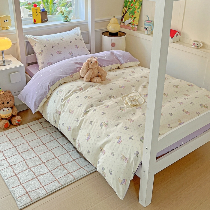 91家纺网 家纺一手货源 找家纺 三兄弟 2025新款全棉印花学生三件套床单床笠四件套被套 栖居小兔