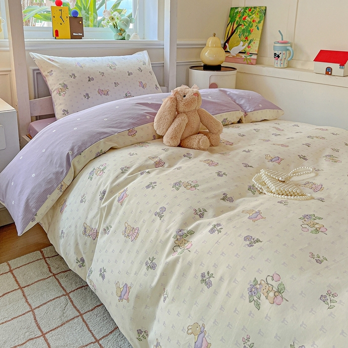 91家纺网 家纺一手货源 找家纺 三兄弟 2025新款全棉印花学生三件套床单床笠四件套被套 栖居小兔