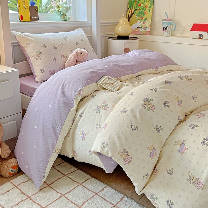 91家纺网 家纺一手货源 找家纺 三兄弟 2025新款全棉印花学生三件套床单床笠四件套被套 栖居小兔