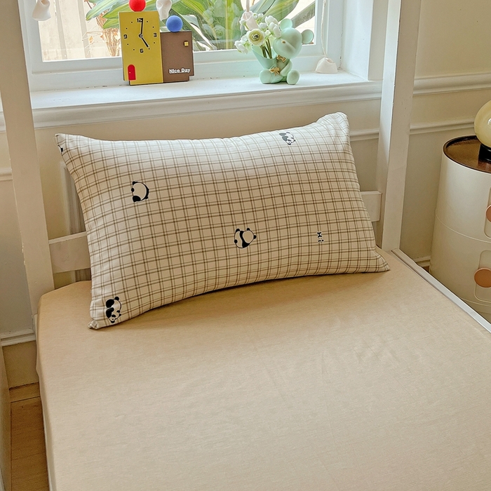 91家纺网 家纺一手货源 找家纺 三兄弟 2025新款全棉印花学生三件套床单床笠四件套被套 日系小熊猫