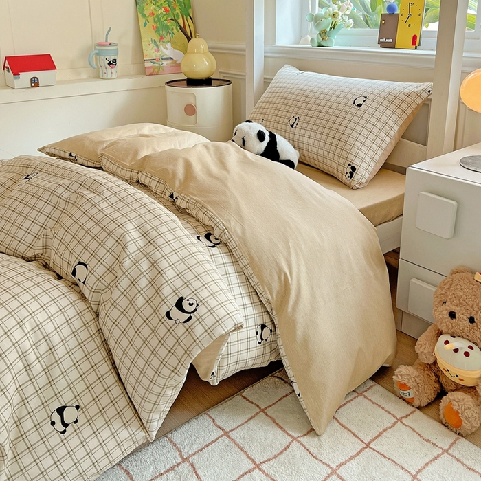 91家纺网 家纺一手货源 找家纺 三兄弟 2025新款全棉印花学生三件套床单床笠四件套被套 日系小熊猫
